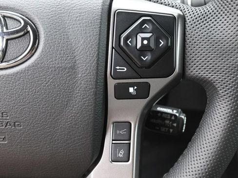 Certified 2022 Toyota Tacoma Limited AWD/4WD image 18