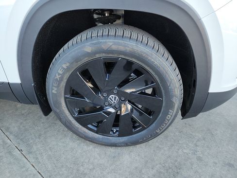 New 2026 Volkswagen Atlas Cross Sport SE image 9