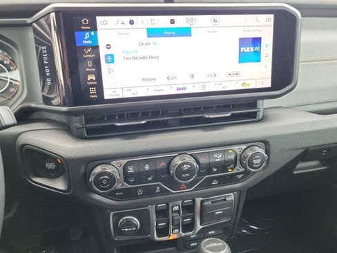 New 2025 Jeep Gladiator Sport image 12