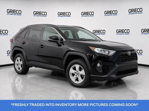 Used 2021 Toyota RAV4 XLE w/ Convenience Package AWD/4WD image 1