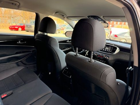 Used 2019 Kia Sorento L w/ LX Convenience Package image 15
