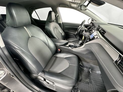 Used 2019 Toyota Camry SE FWD image 25