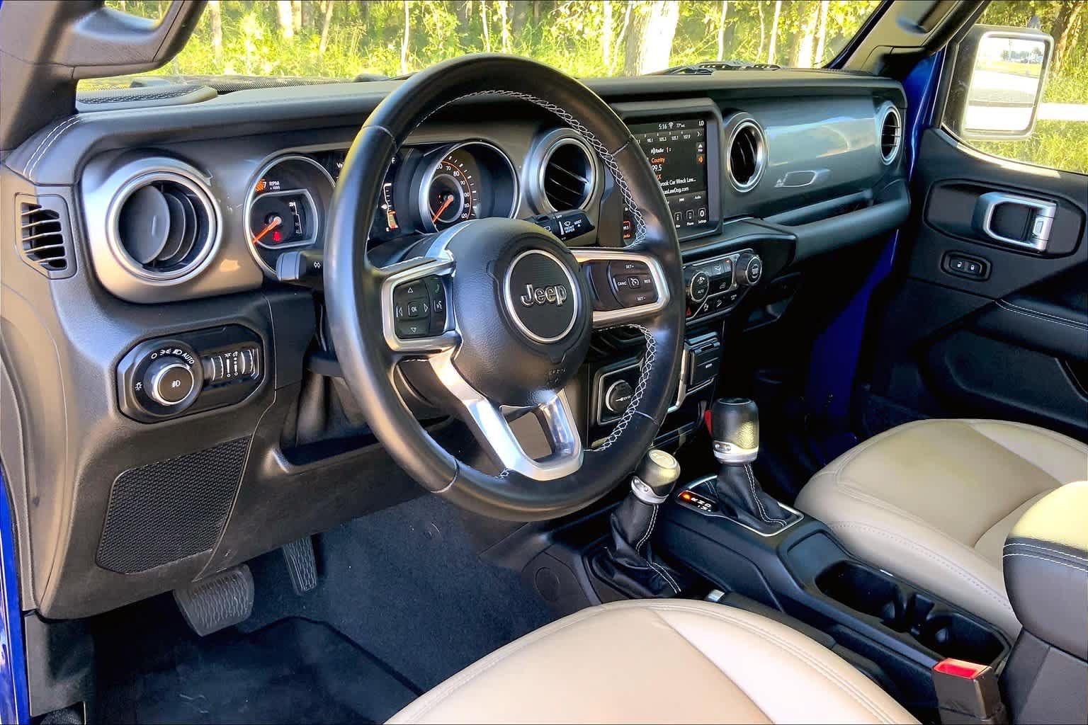 Used 2020 Jeep Wrangler Unlimited Sahara AWD/4WD image 16