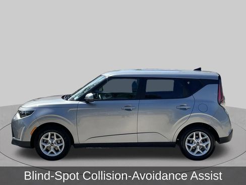 Used 2024 Kia Soul LX w/ Option Group 015 FWD image 3