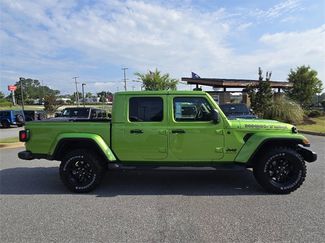 New 2025 Jeep Gladiator Sport video 2