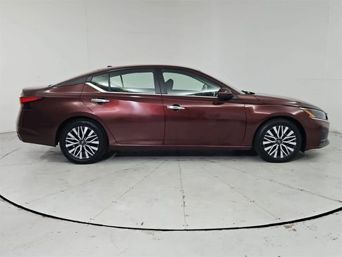 Used 2023 Nissan Altima 2.5 SV image 7