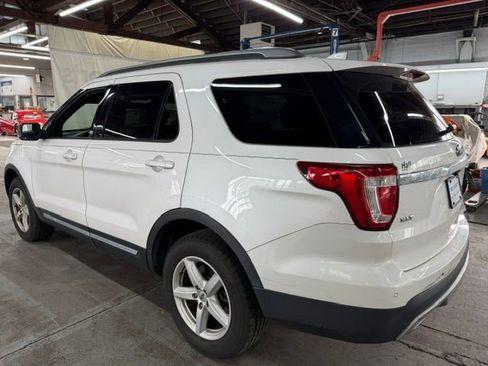 Used 2017 Ford Explorer XLT w/ Equipment Group 202A AWD/4WD image 2