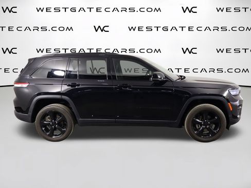 Used 2025 Jeep Grand Cherokee Altitude RWD image 48