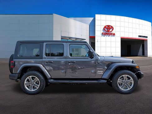Used 2018 Jeep Wrangler Unlimited Sahara w/ LED Lighting Group AWD/4WD image 8