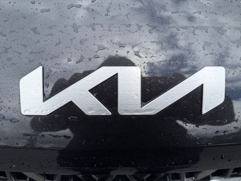 Used 2026 Kia Carnival FWD image 34