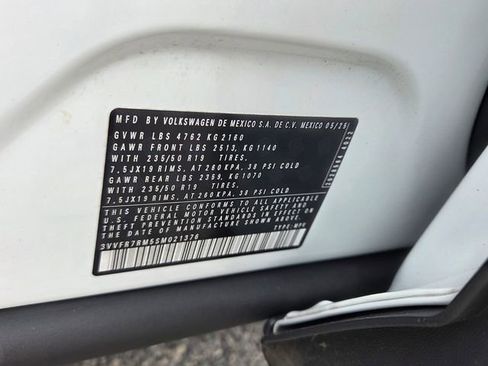 Used 2025 Volkswagen Tiguan SE image 19
