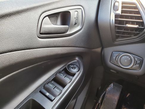 Used 2017 Ford Escape S FWD image 19