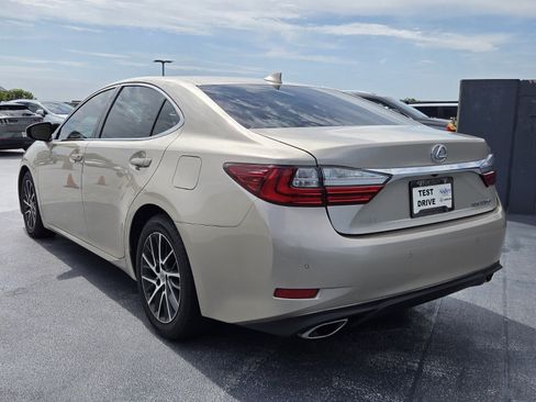 Used 2017 Lexus ES 350 w/ Luxury Package FWD image 3