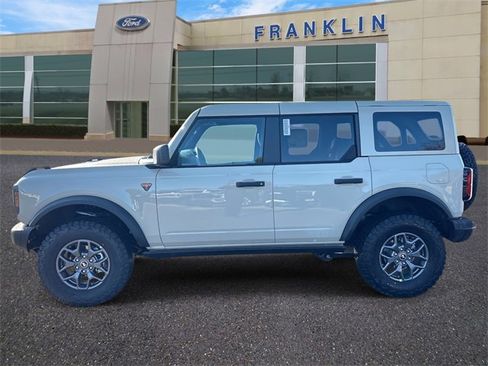 New 2025 Ford Bronco Badlands image 4