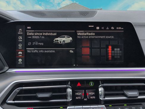 Used 2022 BMW X6 M50i w/ Dynamic Handling Package image 10