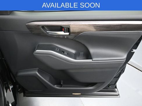 Certified 2026 Toyota Highlander Platinum AWD/4WD image 40