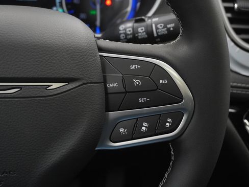 New 2027 Chrysler Pacifica Select AWD/4WD image 27