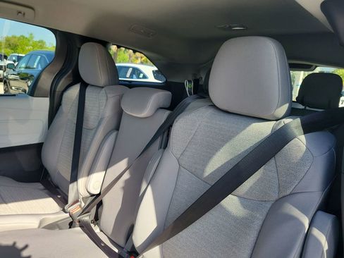 New 2026 Toyota Sienna XLE FWD image 23