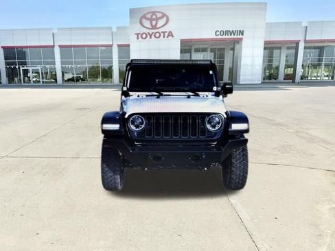 Used 2025 Jeep Wrangler Unlimited Sport AWD/4WD image 9