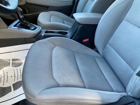 Used 2017 Hyundai Elantra SE image 26