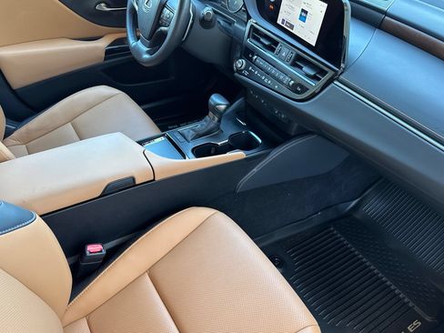 Certified 2025 Lexus ES 350 w/ Premium Package FWD image 18