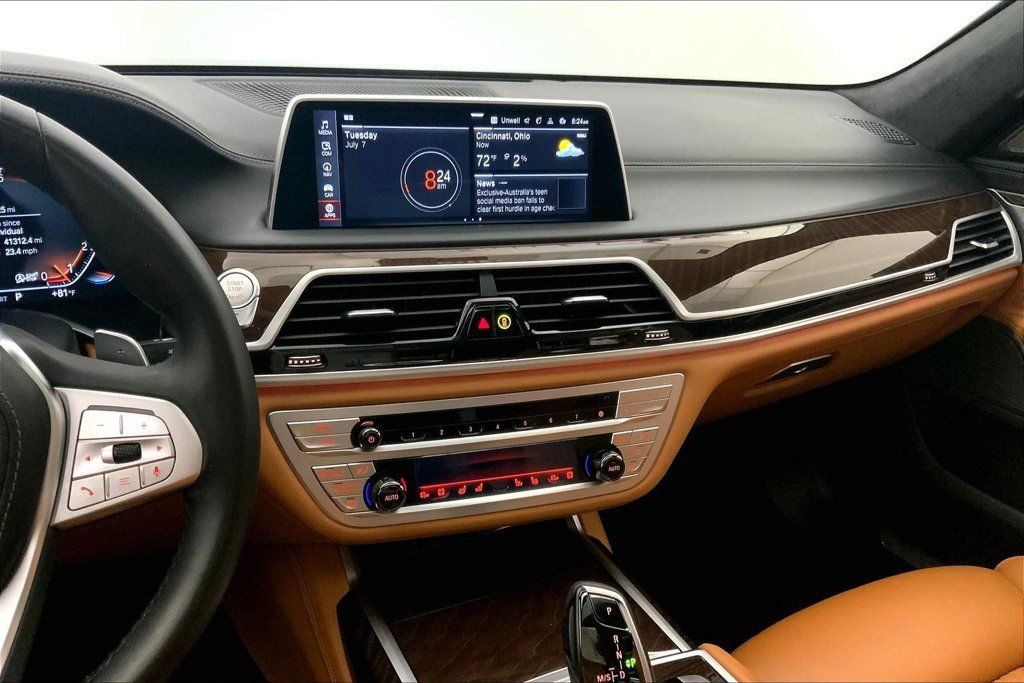 Used 2022 BMW 750i xDrive w/ Luxury Rear Seating Package AWD/4WD image 5