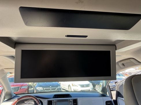 Used 2012 Toyota Sienna Limited w/ Premium Pkg image 17