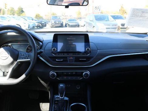 Used 2024 Nissan Altima 2.5 SV image 17