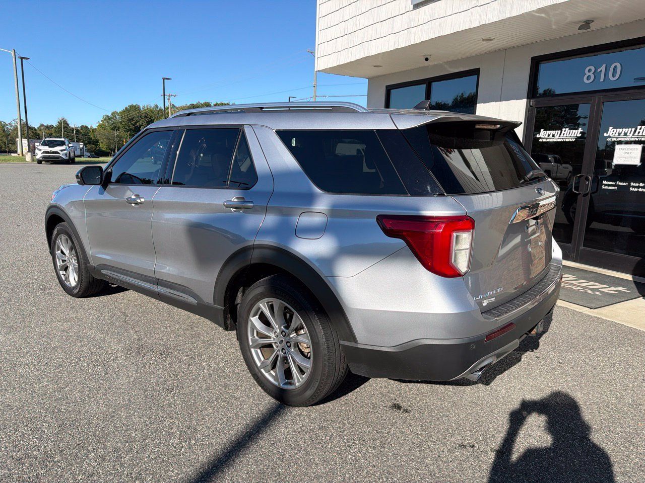 Used 2022 Ford Explorer Limited w/ Equipment Group 301A AWD/4WD image 7