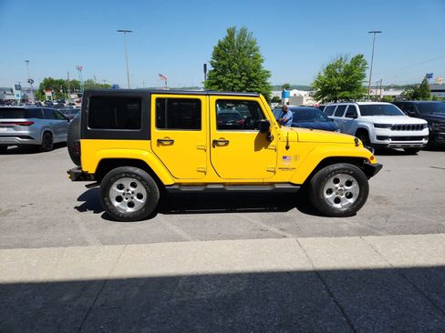 Used 2015 Jeep Wrangler Unlimited Sahara w/ Connectivity Group AWD/4WD image 6