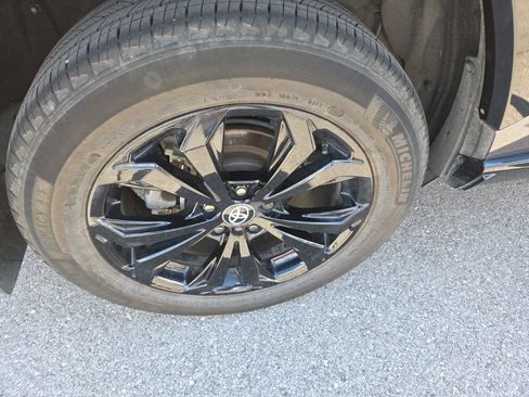 Used 2023 Toyota RAV4 XSE AWD/4WD image 11