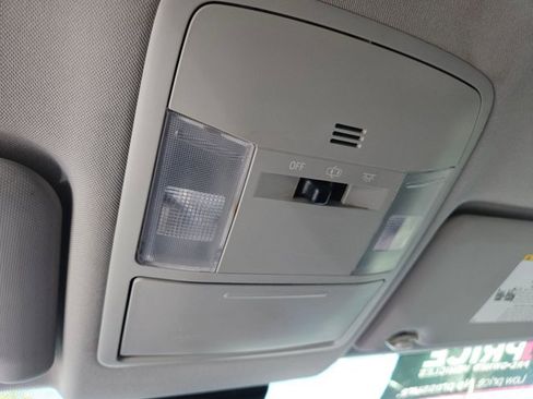 Used 2018 Toyota RAV4 LE w/ Carpet Mat Package image 21