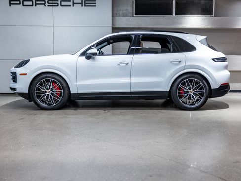 Certified 2026 Porsche Cayenne S AWD/4WD image 2