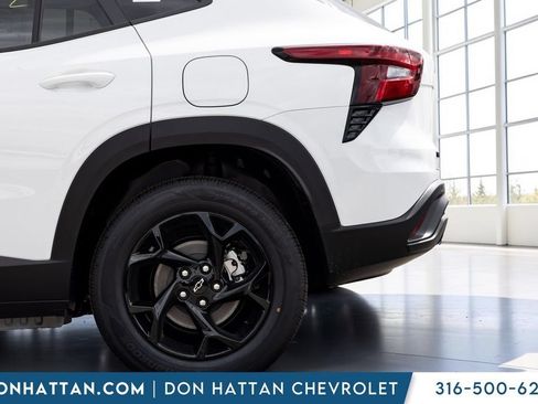 New 2026 Chevrolet Trax LT w/ Driver Confidence Package FWD image 30