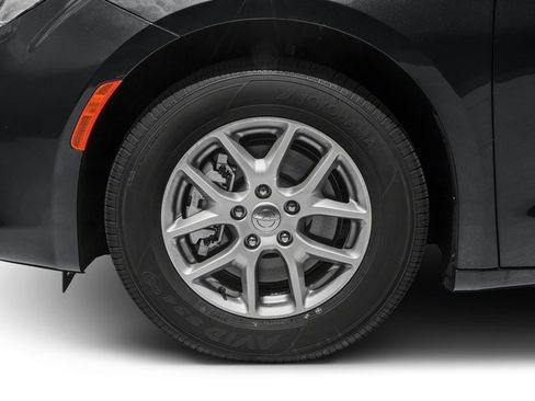Certified 2017 Chrysler Pacifica LX FWD image 11