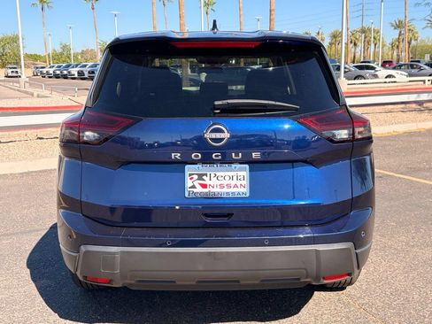Certified 2025 Nissan Rogue SV FWD image 5