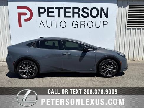 Used 2024 Toyota Prius XLE AWD/4WD image 3