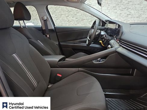 Certified 2025 Hyundai Elantra SEL FWD image 9
