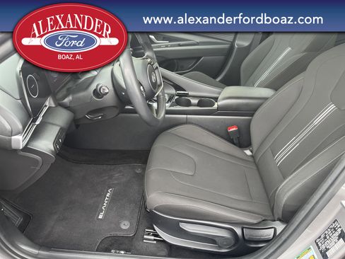 Used 2024 Hyundai Elantra SEL w/ Convenience Package FWD image 8