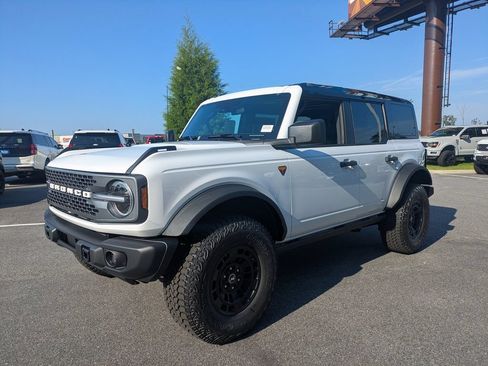 New 2026 Ford Bronco Badlands w/ Sasquatch Package AWD/4WD image 8