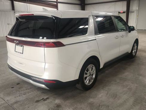 Used 2024 Kia Carnival LX FWD image 5