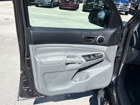 Used 2015 Toyota Tacoma PreRunner w/ SR5 Package RWD image 12