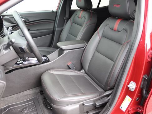 Used 2025 Chevrolet Trax RS w/ Driver Confidence Package FWD image 7