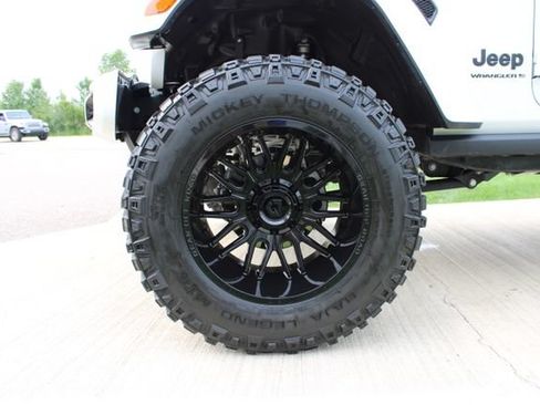 Used 2023 Jeep Wrangler Unlimited Sahara AWD/4WD image 28
