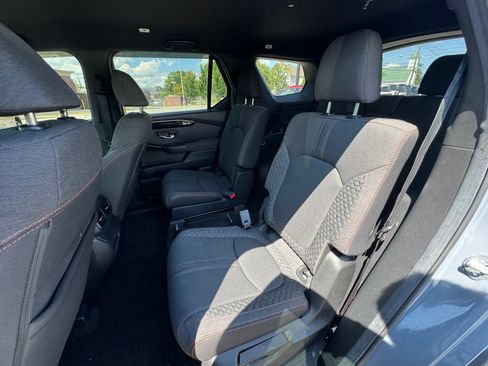 Used 2025 Honda Pilot Sport image 25
