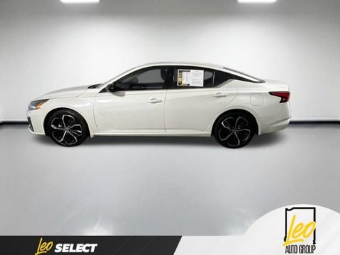 Used 2024 Nissan Altima 2.5 SR w/ SR Premium Package FWD image 2
