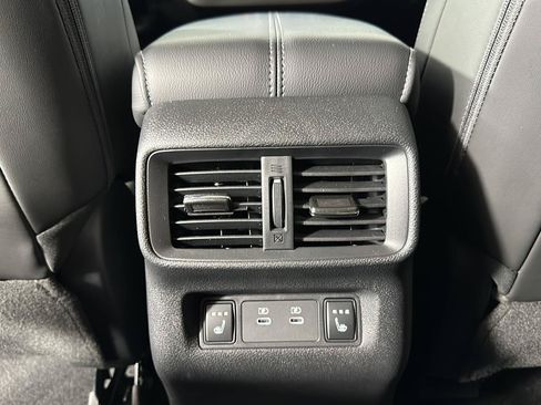 Used 2025 Nissan Murano Platinum AWD/4WD image 21