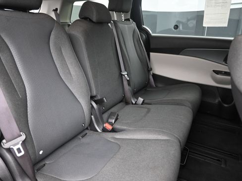 Used 2023 Kia Carnival LX FWD image 26
