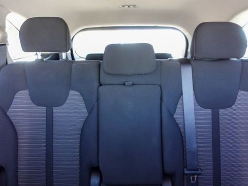 Used 2022 Kia Sorento LX image 17