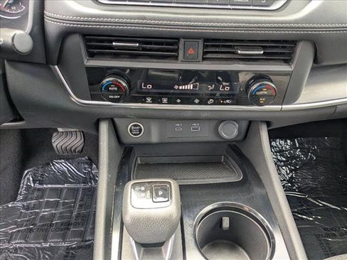 Used 2023 Nissan Rogue SV image 15